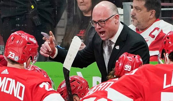 Head coach Jeff Blashill back in NHL with rebuilding Chicago