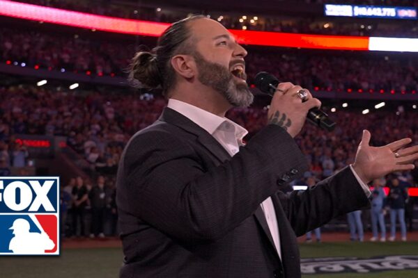 John Vincent & SoulBear perform National Anthems 🇺🇸🇨🇦 ahead of World Series Game 6